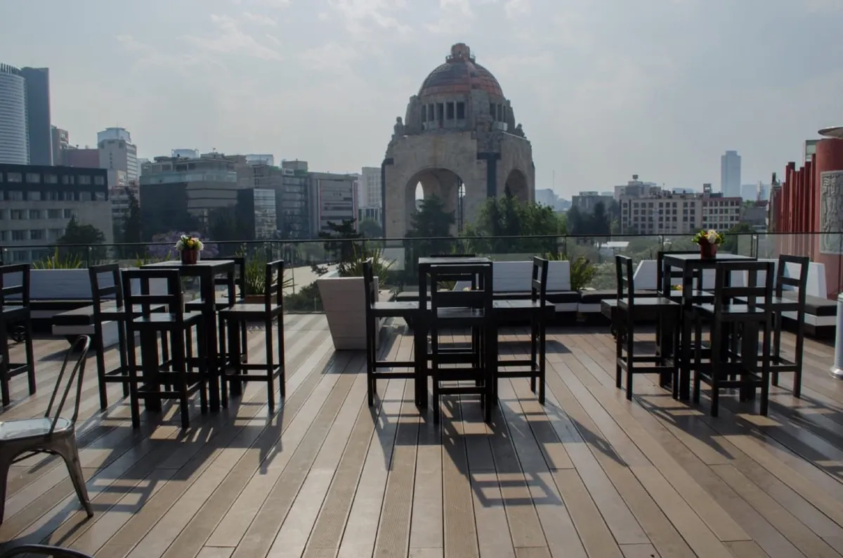Terraza con vista al Monumento a la Revolución, CDMX.